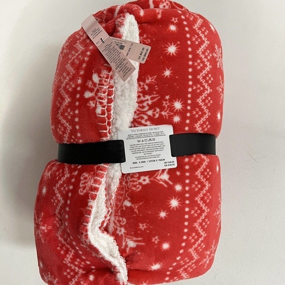 Victoria's Secret Red Holiday Throw Blanket Sherpa Snowflake VS Logo 50x60 - Picture 6 of 8